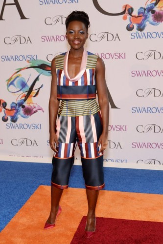 lupita-nyongo-2014-cfda-awards-suno-look-1 – Viste la Calle