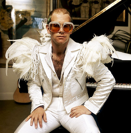 La extravagancia de los ’70 con Elton John