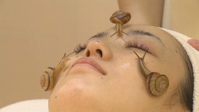 Los caracoles vivos son lo último en tratamientos faciales en Japón