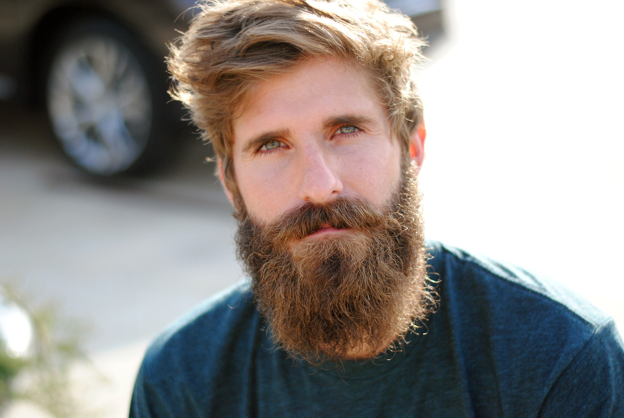 VLC Man: La revolución de los implantes de barbas