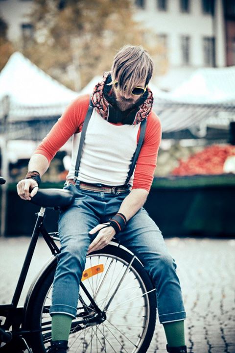 Hövding, la bufanda que se transforma en protección para ciclistas