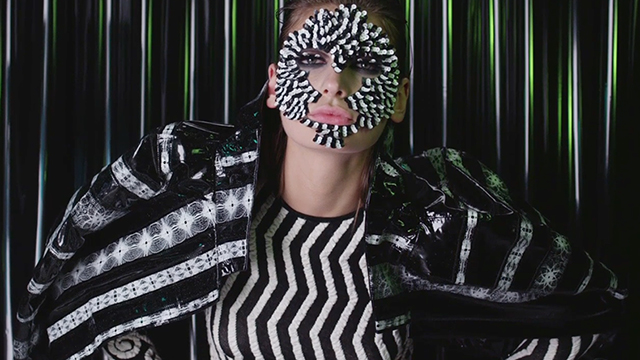 VLC ♥ Las pestañas postizas de Shimmer Twins para Vogue Italia