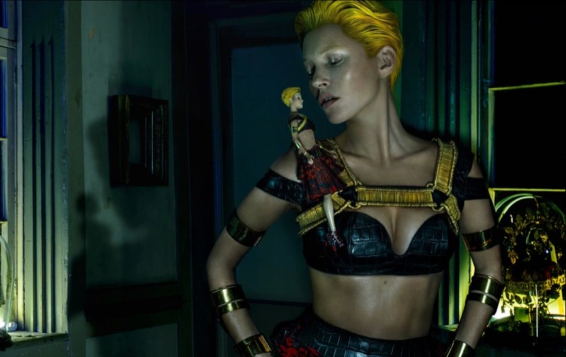 Fashion News: Kate Moss y Alexander McQueen, Zooey Deschanel diseña para Tommy Hilfiger y nuevo video Miu Miu