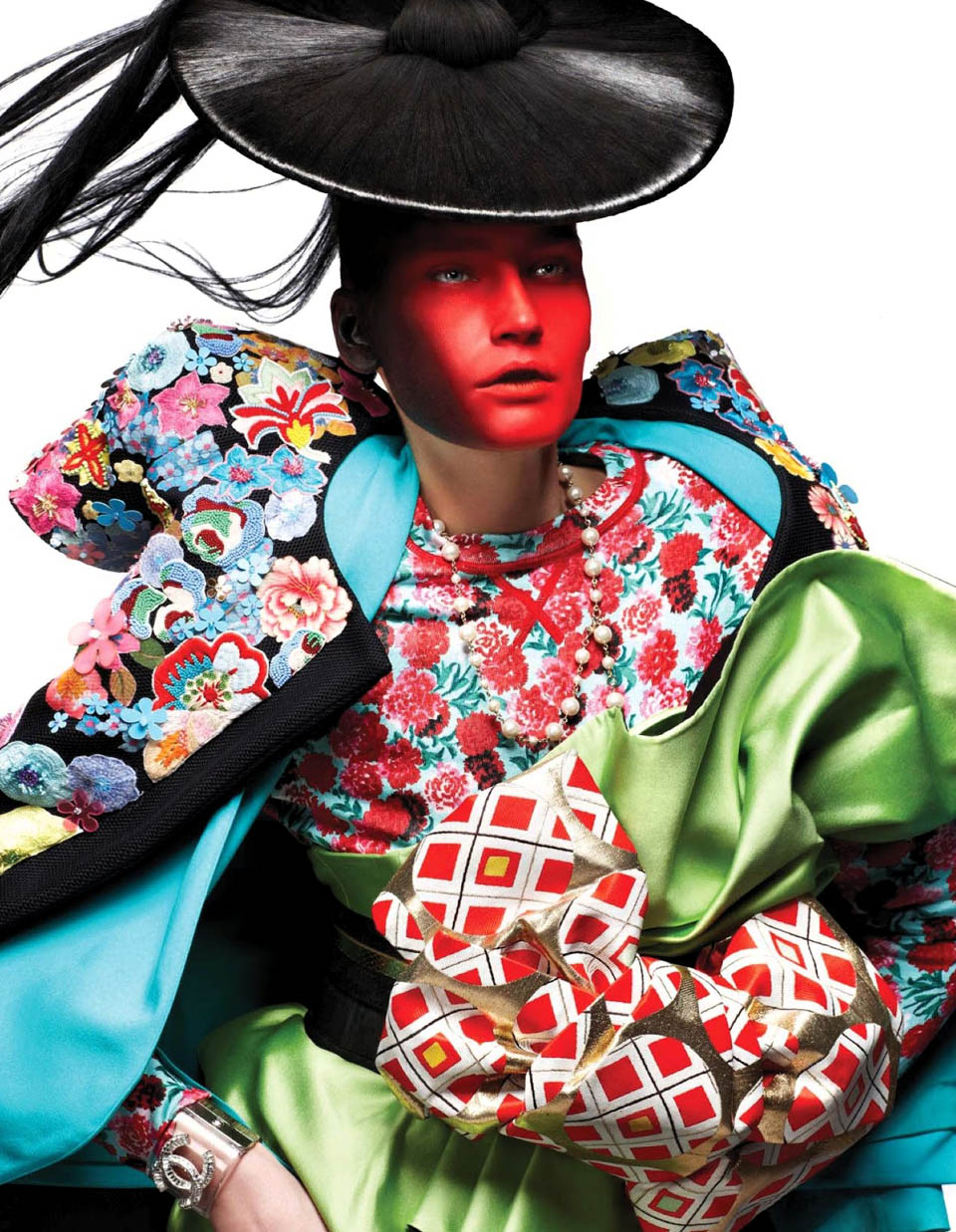 Moda oriental y prendas actuales por Vogue Netherlands, 2013