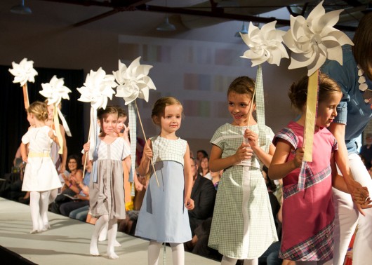 VLC Kids: Moda entre padres e hijas a través de los vestidos reciclados de Little Grey Line