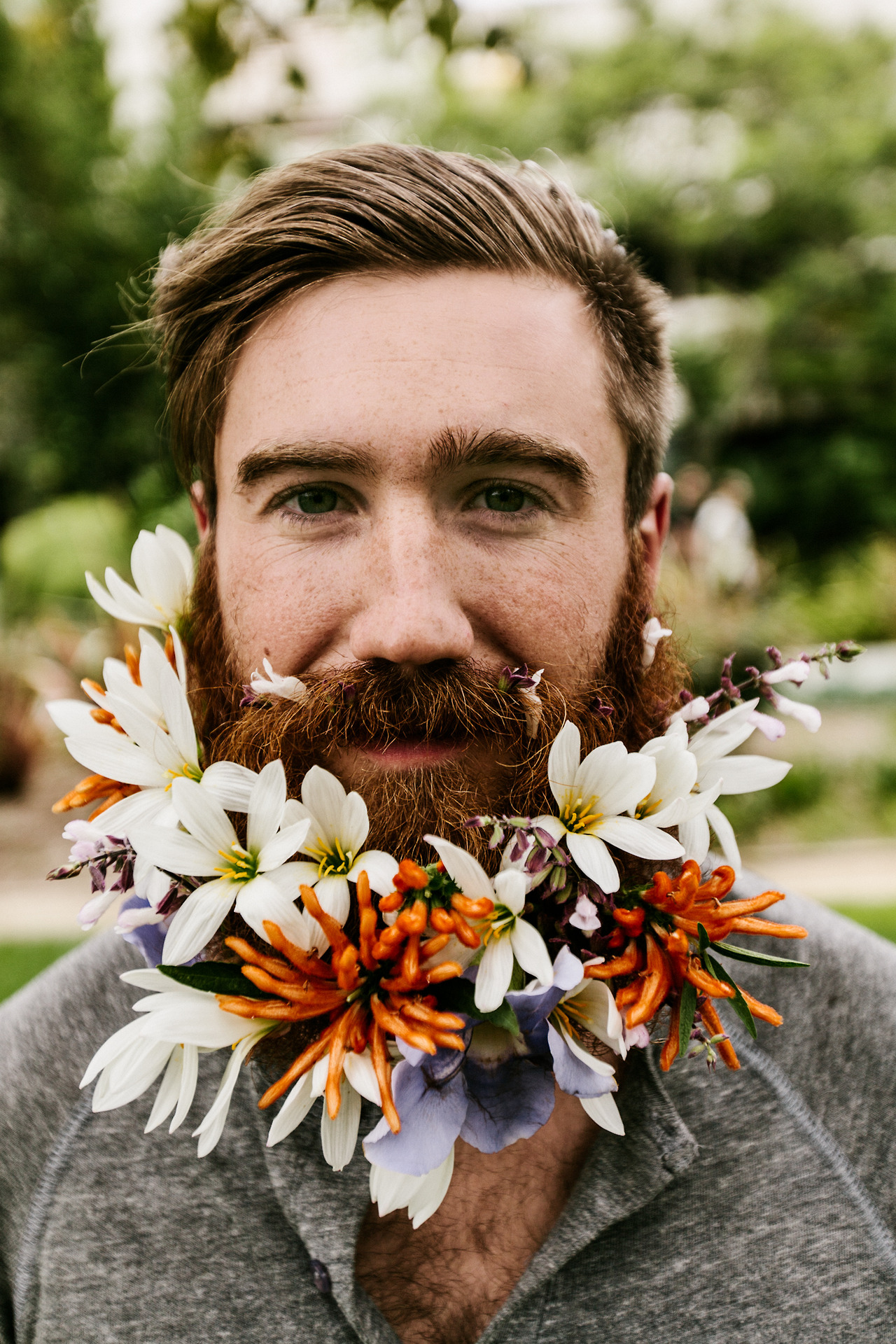 Barbas con flores: nueva tendencia que se toma las redes sociales