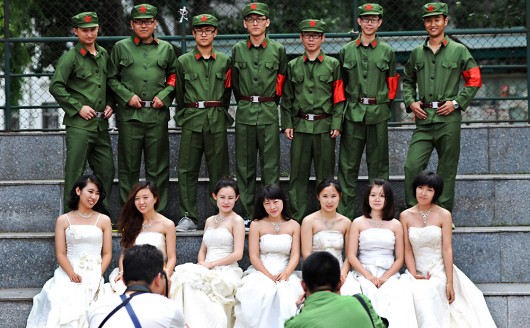 La nueva tradición China: graduarse de la universidad vestidas de Novia