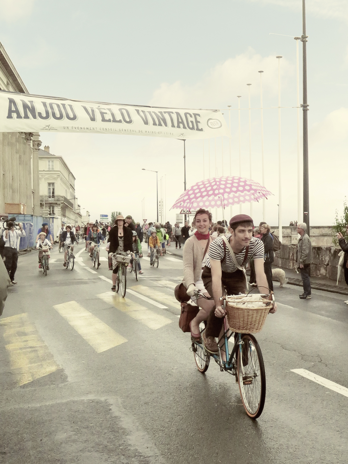 Anjou Vélo Vintage: El festival retro para pasear en bicicleta vestido como en los años 30