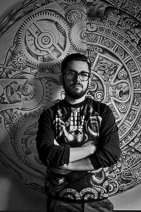 Entrevista al diseñador mexicano Raúl Orozco: “Los diseñadores debemos dejar de fantasear y hacer de esto un negocio rentable”