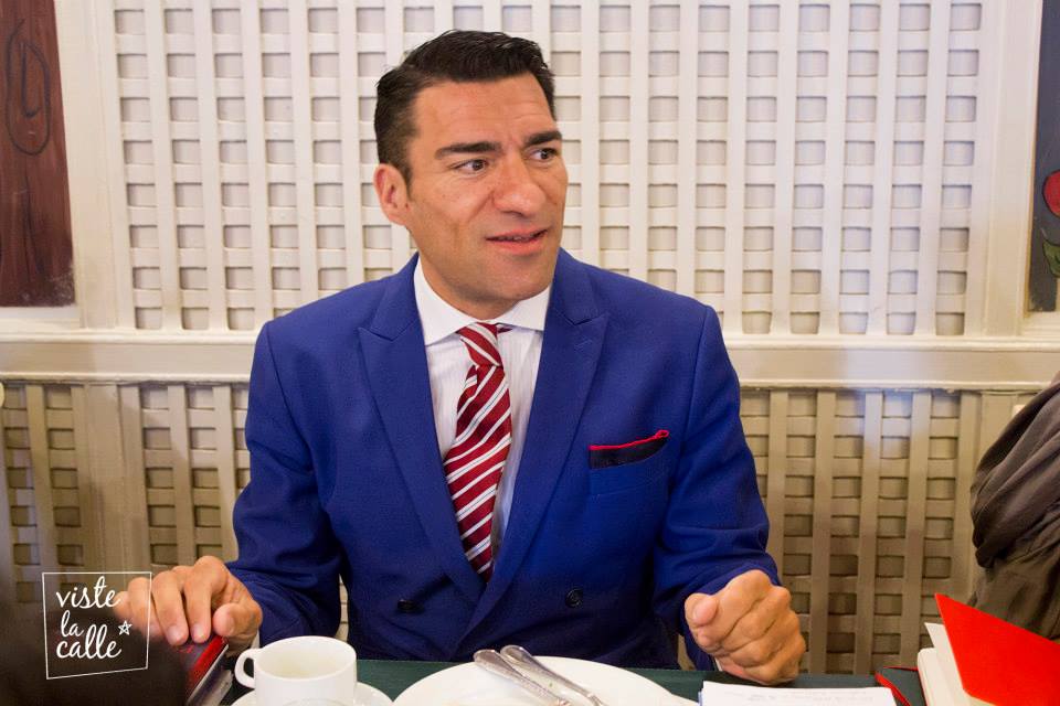El especialista en moda masculina, David García Bragado, en desayuno con CNCA y VisteLaCalle