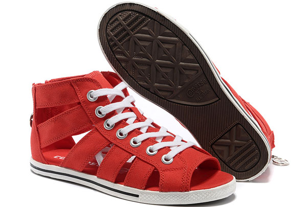 La tendencia de los Cut Out Sneakers o Sandalias-Zapatillas para los días de verano