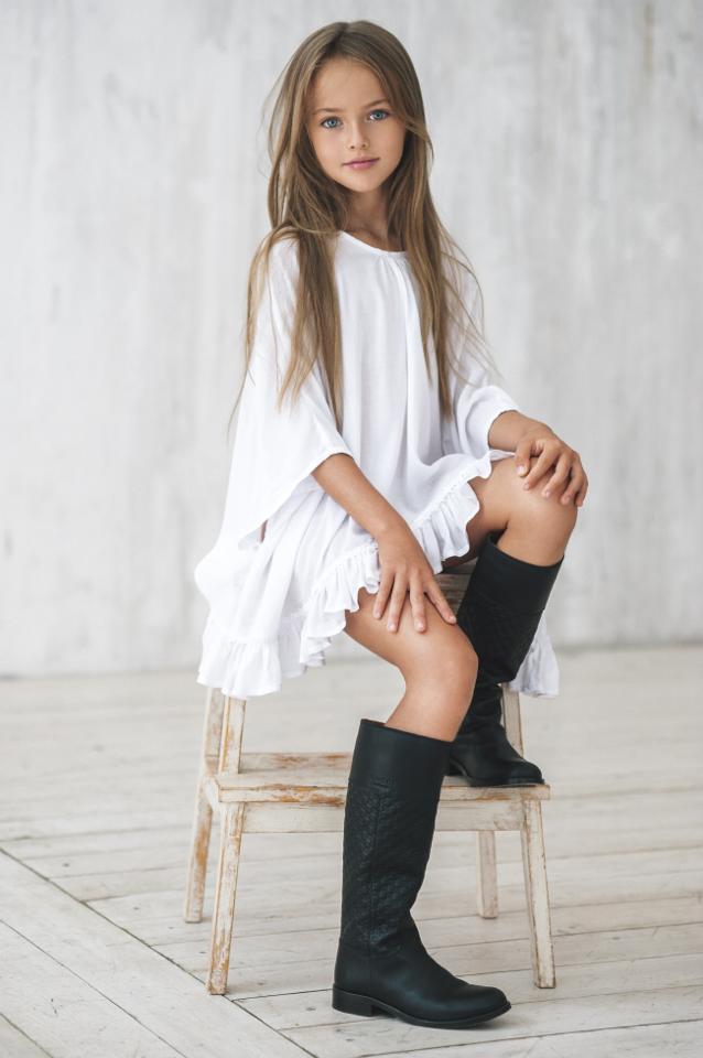 Kristina Pimenova: la modelo de 8 años proclamada como “la niña más bonita del mundo”