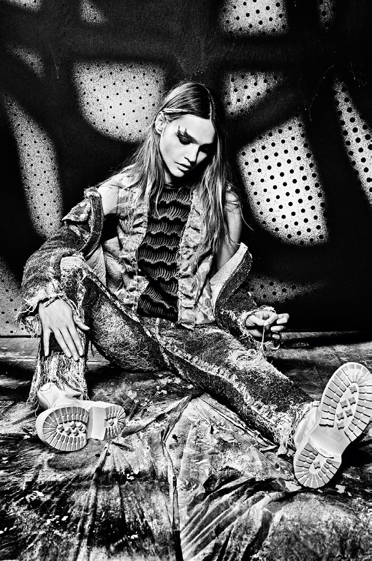 Sasha Pivovarova al estilo de The Fabulous Stains, 2015