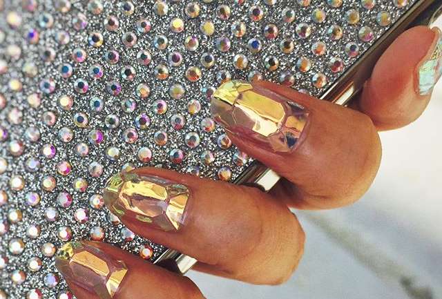 Tendencias en #NailArt: ¿Cómo se logran esas uñas estilo cristal?