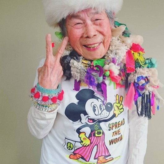 Conozcan a Emiko Mori, la abuelita modelo de 93 años que está cautivando a todo Instagram