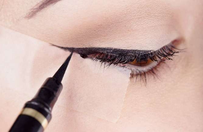 Ayúdate a ti mismo: Los tutoriales de maquillaje con scotch más fáciles y seguros