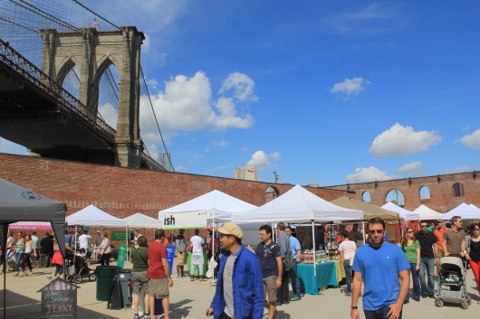 Dumbo Flea Market, una feria de ropa vintage, antigüedades y comida artesanal para perderse en Brooklyn