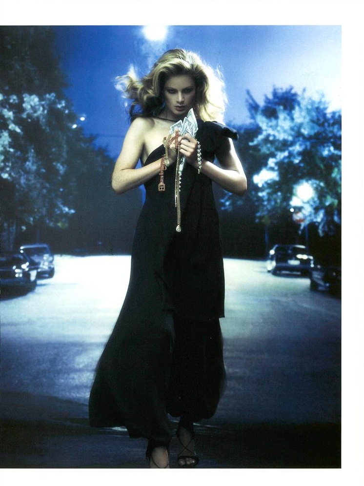 Carolyn Murphy y un thriller en Vogue Italia 2002