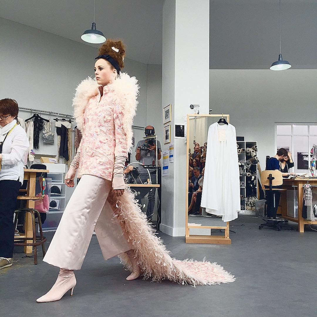 Chanel Fall 2016 Haute Couture: Un homenaje al oficio del atelier