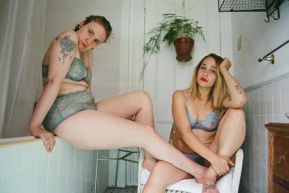 Las actrices de “Girls” se muestran sin photoshop para la campaña “cuerpo positivo”