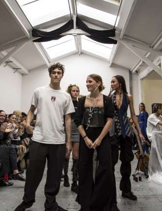 El diseñador de 17 años que rompe esquemas en la moda