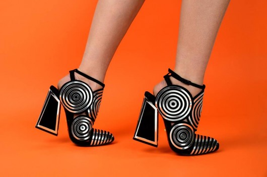 Kat Maconie, la diseñadora inglesa que mezcla la moda y la funcionalidad en sus calzados