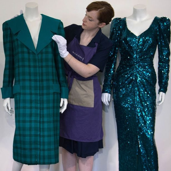 Princess Diana S Her Fashion Story Exhibiton Opens Www Newmyroyals Com Viste La Calle