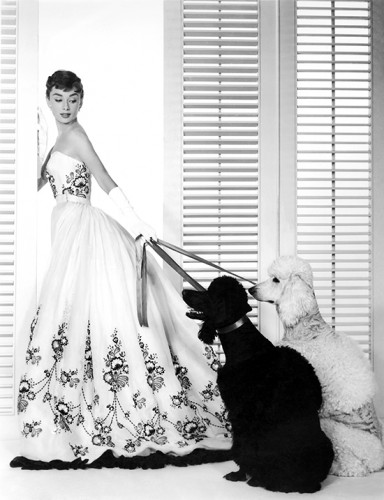 Lazos de amistad y tela: Givenchy recuerda a su musa Audrey Hepburn
