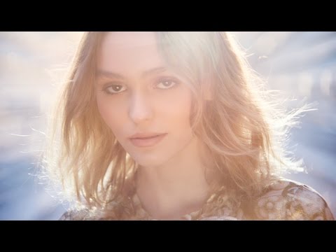 VLC ♥: El fashion film de Lily–Rose Depp para Chanel