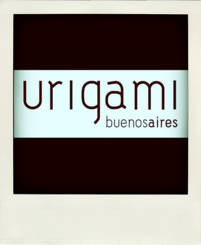 (Entre paréntesis): “Urigami”, tienda de origami en Buenos Aires