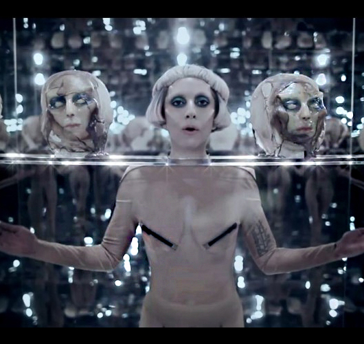 Lady Gaga cantará desde el espacio… ¿Quién la vestirá?