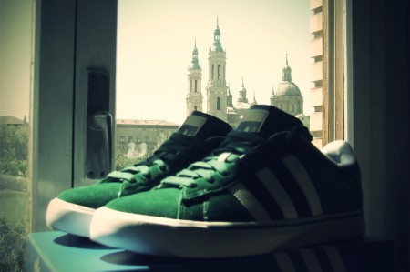 Tillas, sneaker, zapatillas, sport shoes, tennis shoes = Sneakerpedia