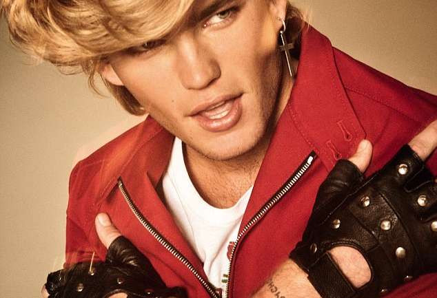 Jordan Barrett en un homenaje a George Michael, 2017