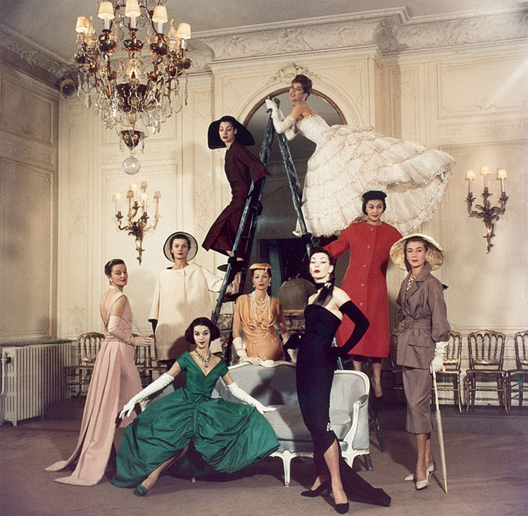 Dior celebra 70 años con la exhibición más grande de la moda en París