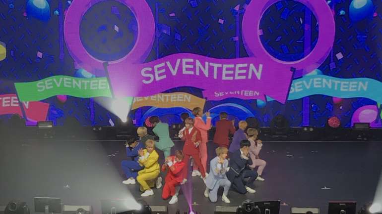 El concierto neoyorquino de Seventeen, la banda de k-pop que debuta hoy en Chile