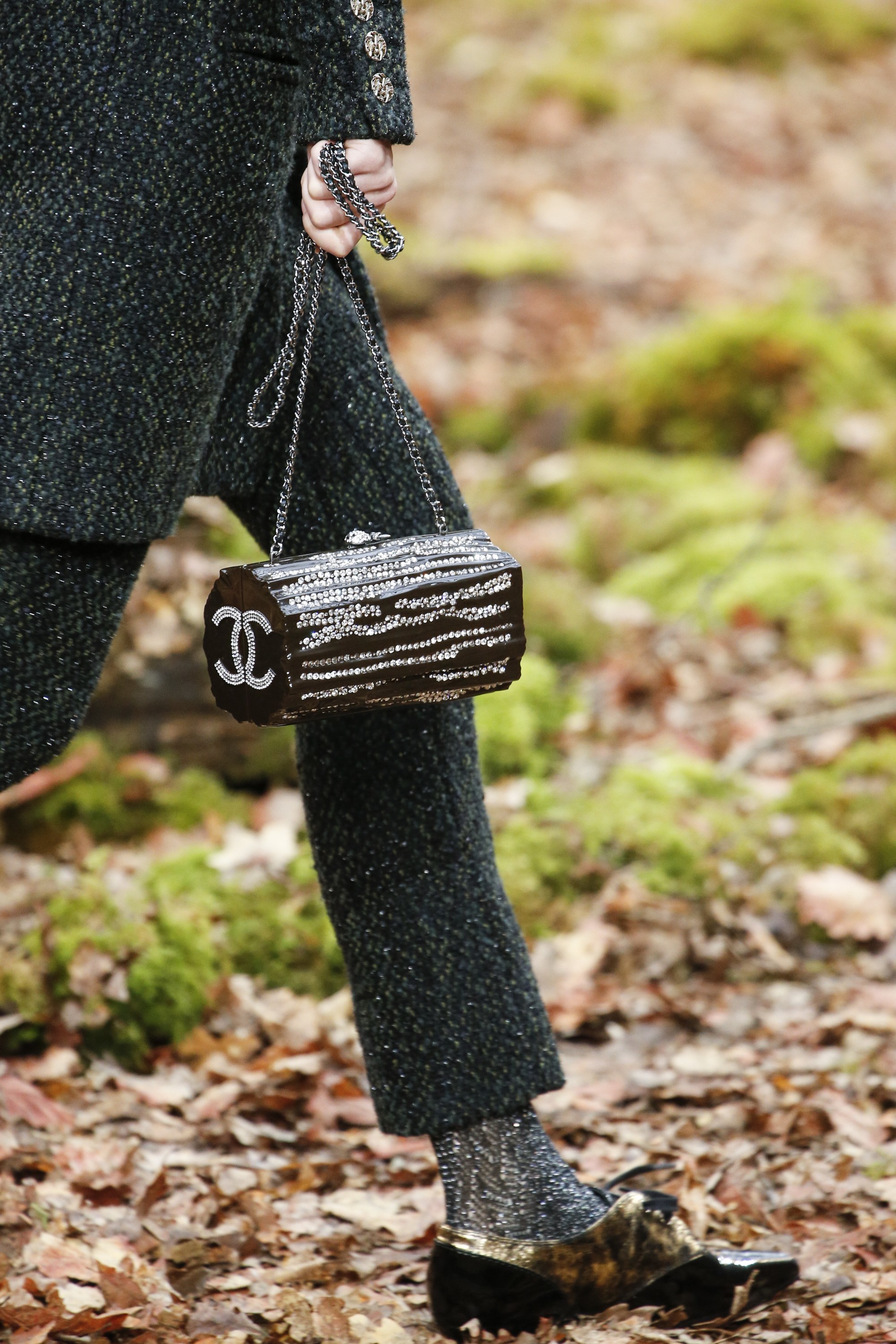 Los detalles y accesorios de Chanel/Louis Vuitton F/W 2018