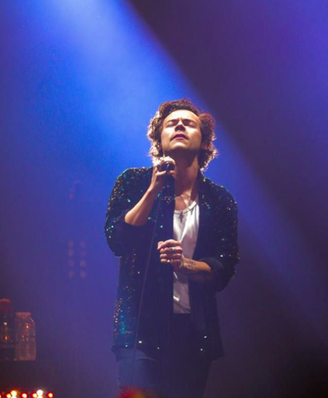 Nuevo estilo, humildad y talento: Los protagonistas del concierto de Harry Styles en Chile