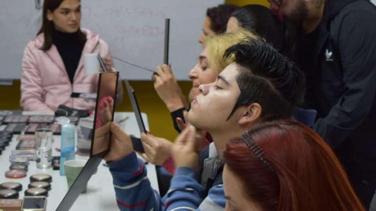 Marcelo Bhanu nos cuenta su experiencia dictando el taller de maquillaje para personas transgénero