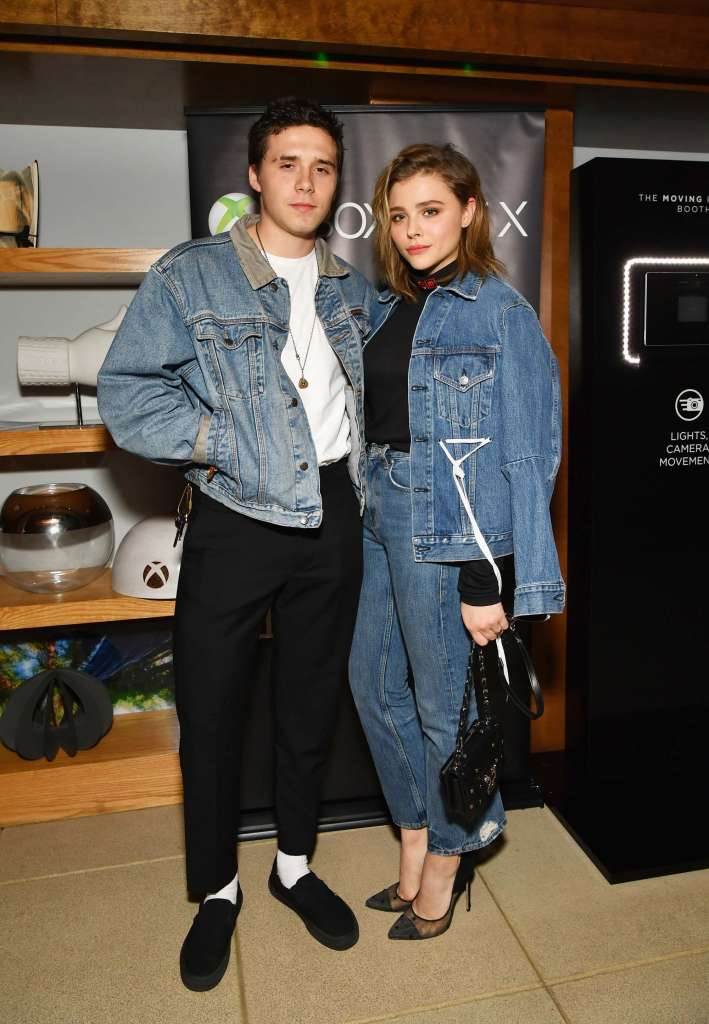 chloe-grace-moretz-brooklyn-beckham01 - Viste la Calle