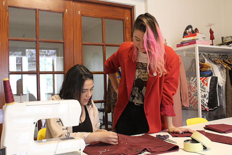 Entrevista a las creadoras de ‘ClioStudio’, un nuevo espacio para reutilizar, diseñar y crear ropa