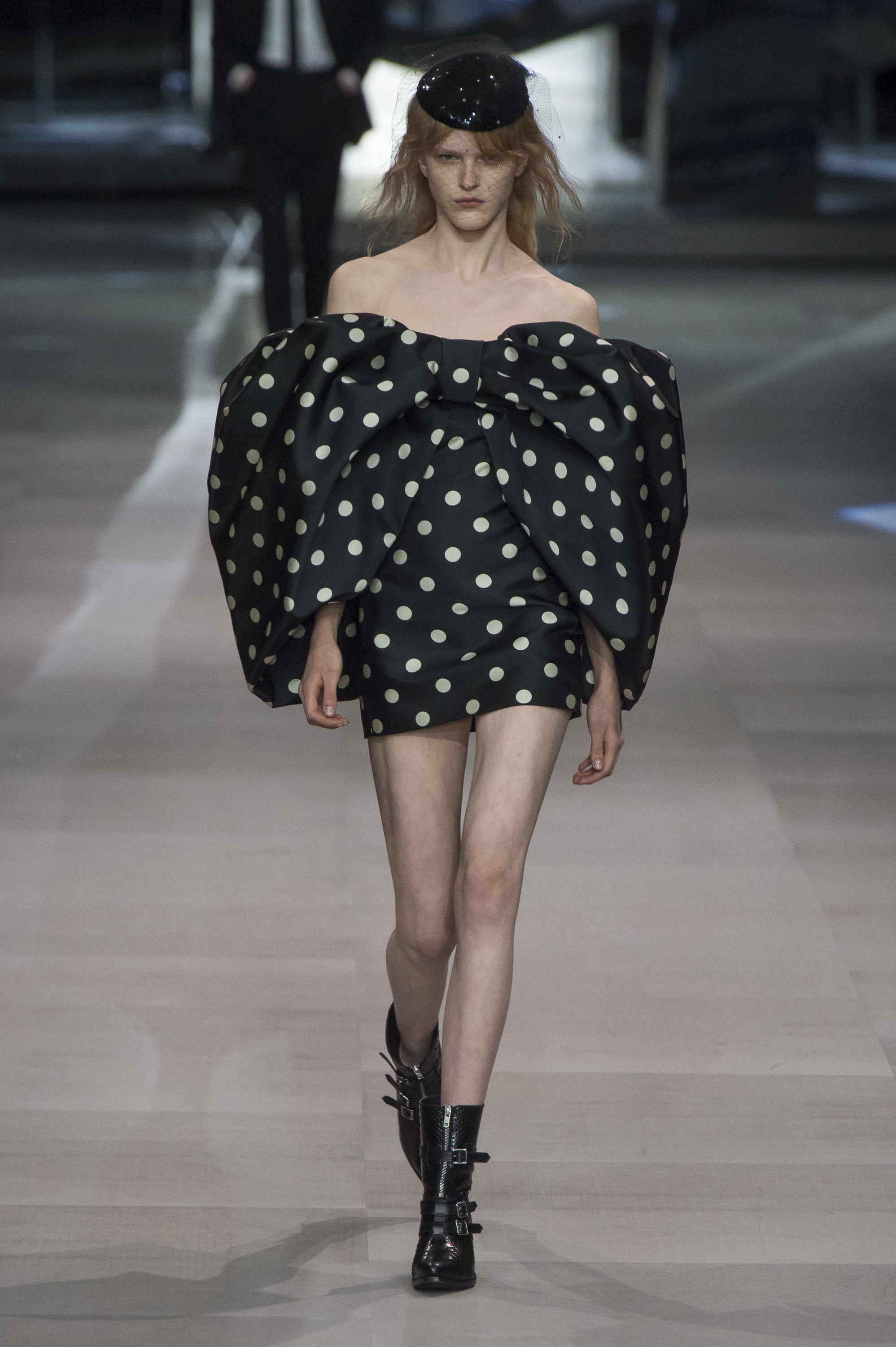 El debut de Hedi Slimane en Celine y la colección de Givenchy: Las dos caras de una moneda