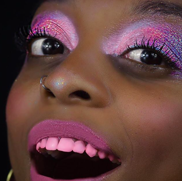 Rainbow teeth, la nueva tendencia que se apodera de Instagram