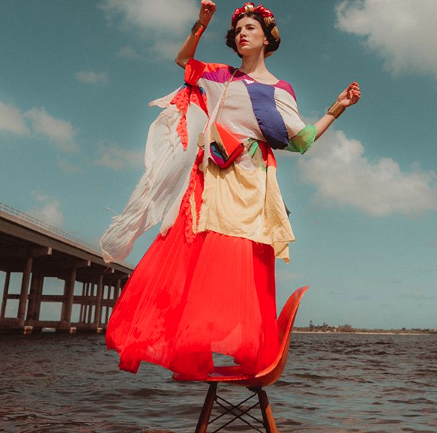 Entrevista a la ‘Floridian Frida’  Danié Gómez-Ortigoza : “La trenza significa unión, la trenza significa mi background indígena, la trenza significa el regreso a las tradiciones”