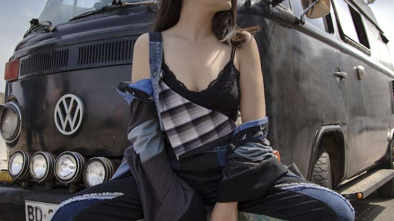#ÁUREA, la nueva colección atemporal de la marca chilena Ente Upcycling: “La moda sostenible no solo es para pasarela, sino que se adapta perfectamente a cualquier escenario”
