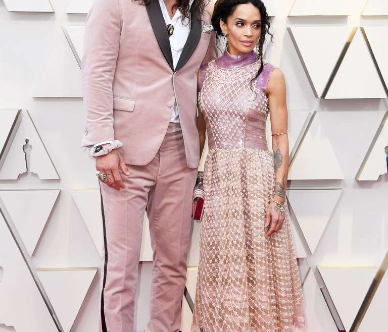 Jason Momoa Y Lisa Bonet En Karl Lagerfeld Viste La Calle