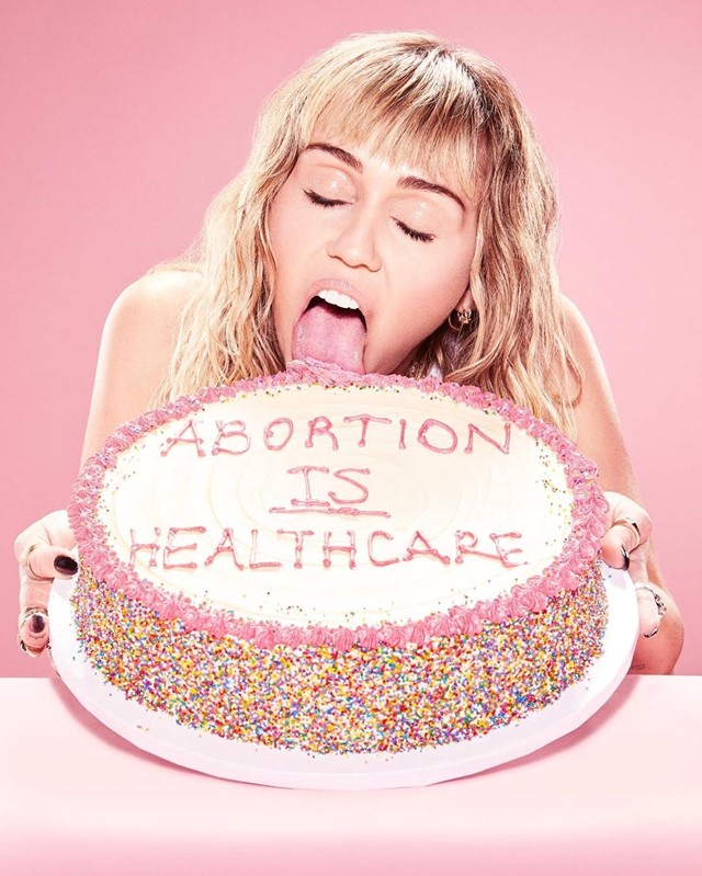 El polerón de Miley Cyrus y Marc Jacobs pro aborto