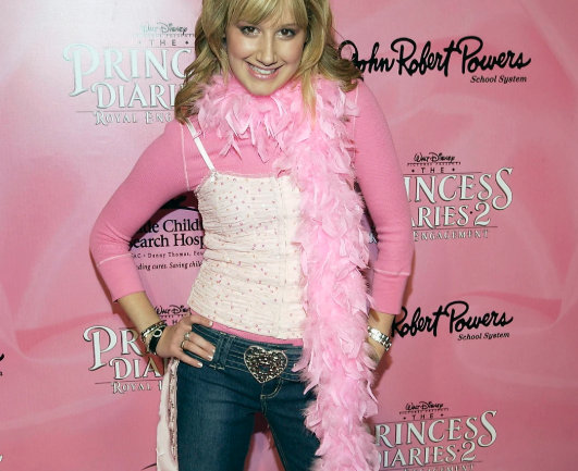 Recordemos los looks de Ashley Tisdale en el 2000