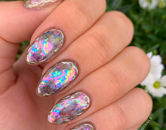 Oyster Shell Nails: la nueva tendencia para tus uñas