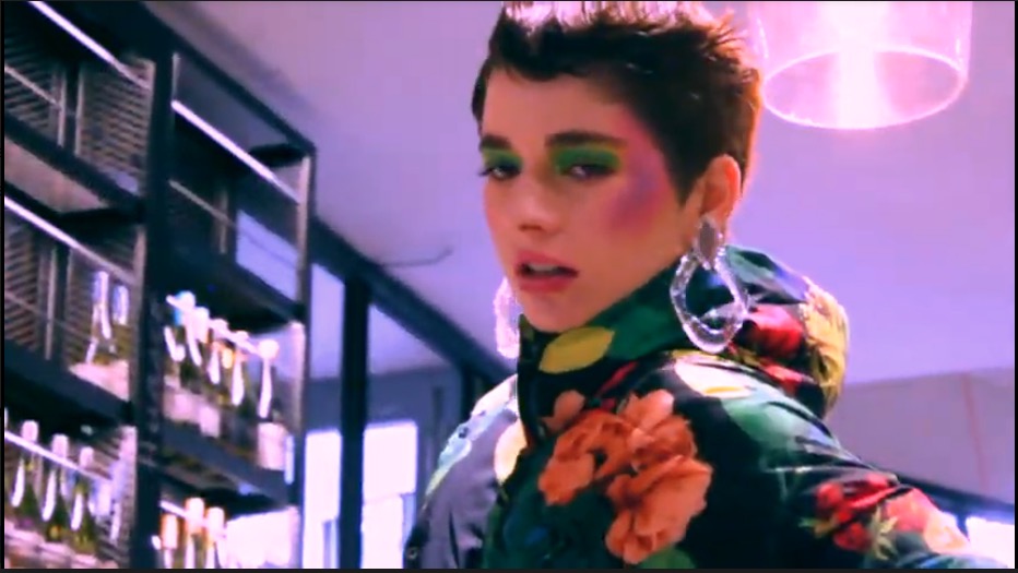 Neon, un fashion film protagonizado por Mariana di Girólamo