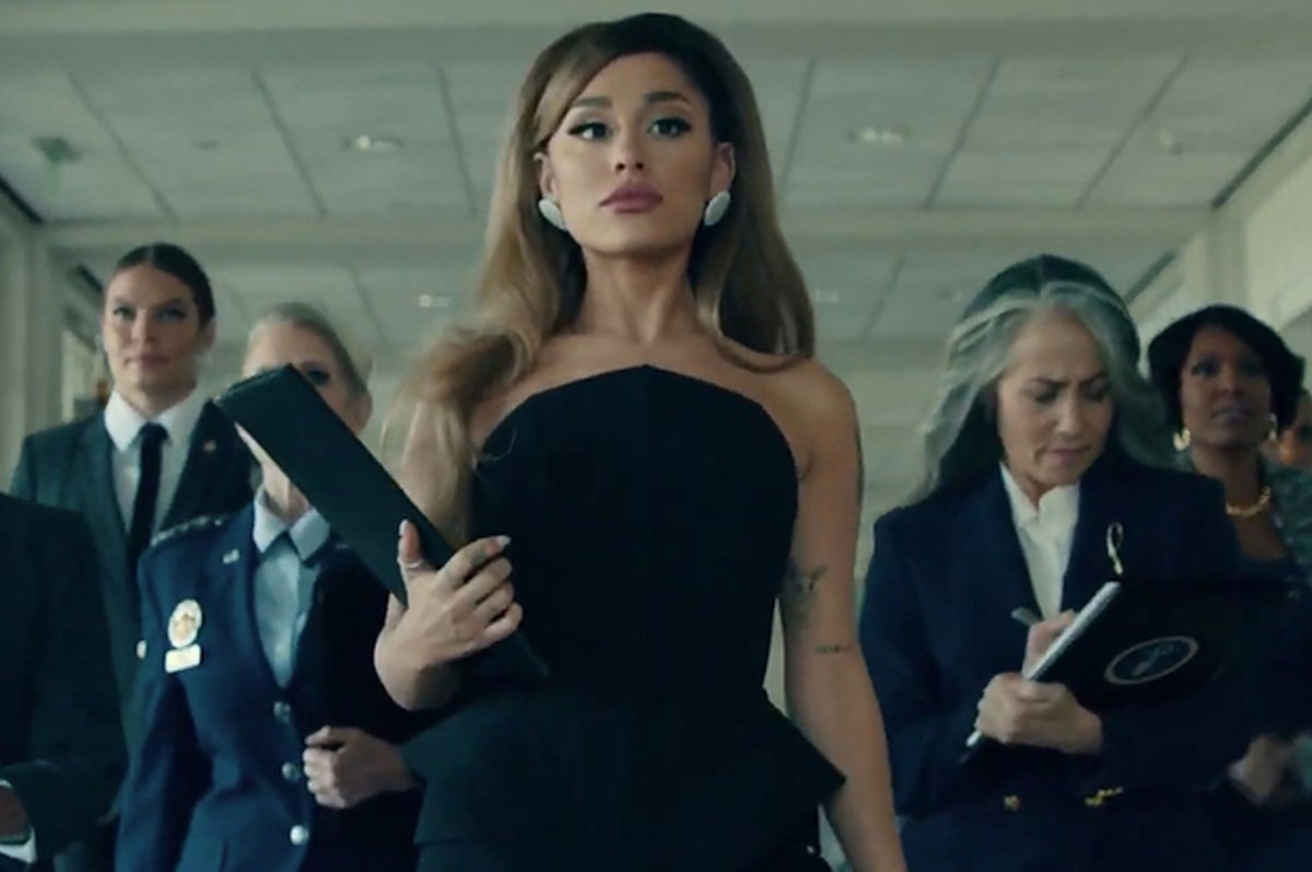“Positions”: Todos los looks girlpower del nuevo videoclip de Ariana Grande